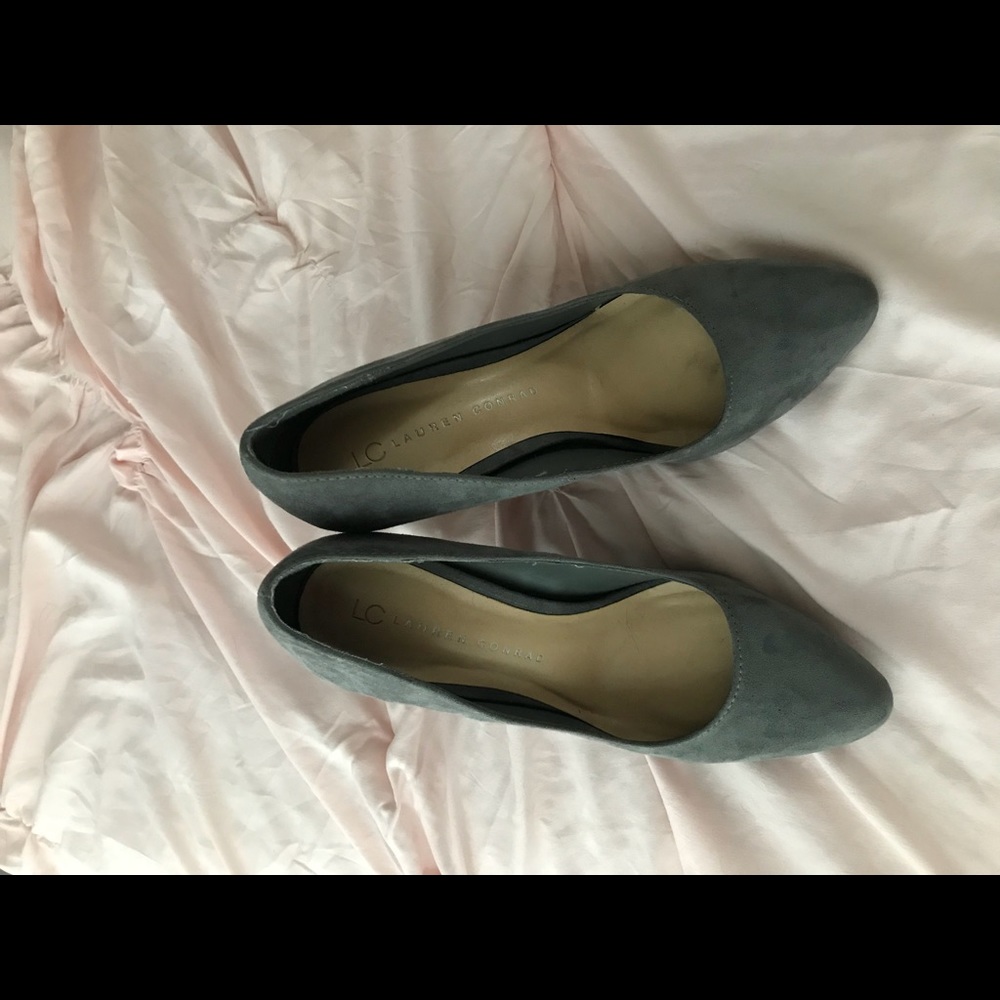 LC Lauren Conrad Gray Suede Pumps